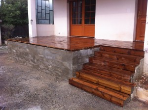 Pose des lames de bois terrasse